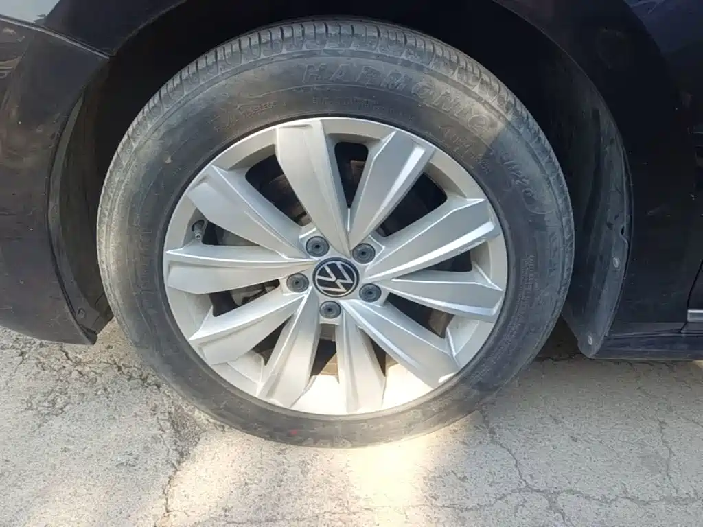 Volkswagen Passat — фото 23