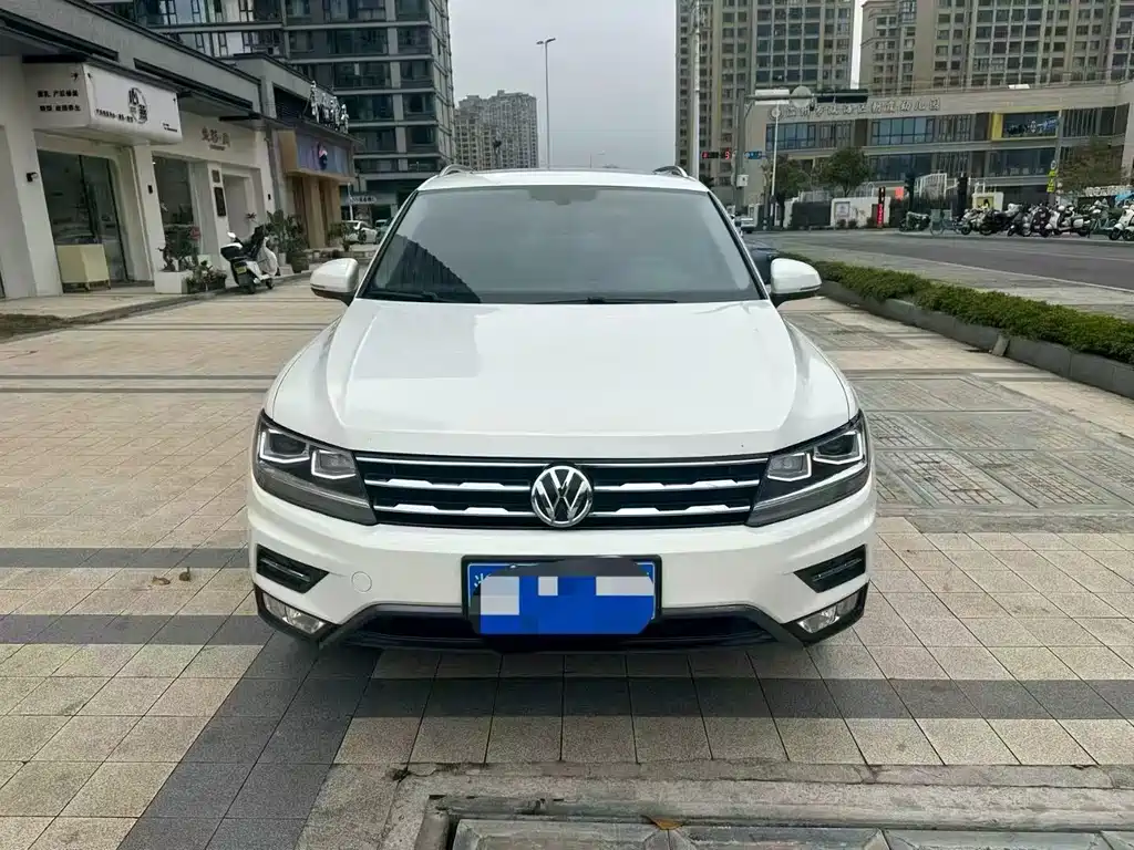 Volkswagen Tiguan L — фото 2