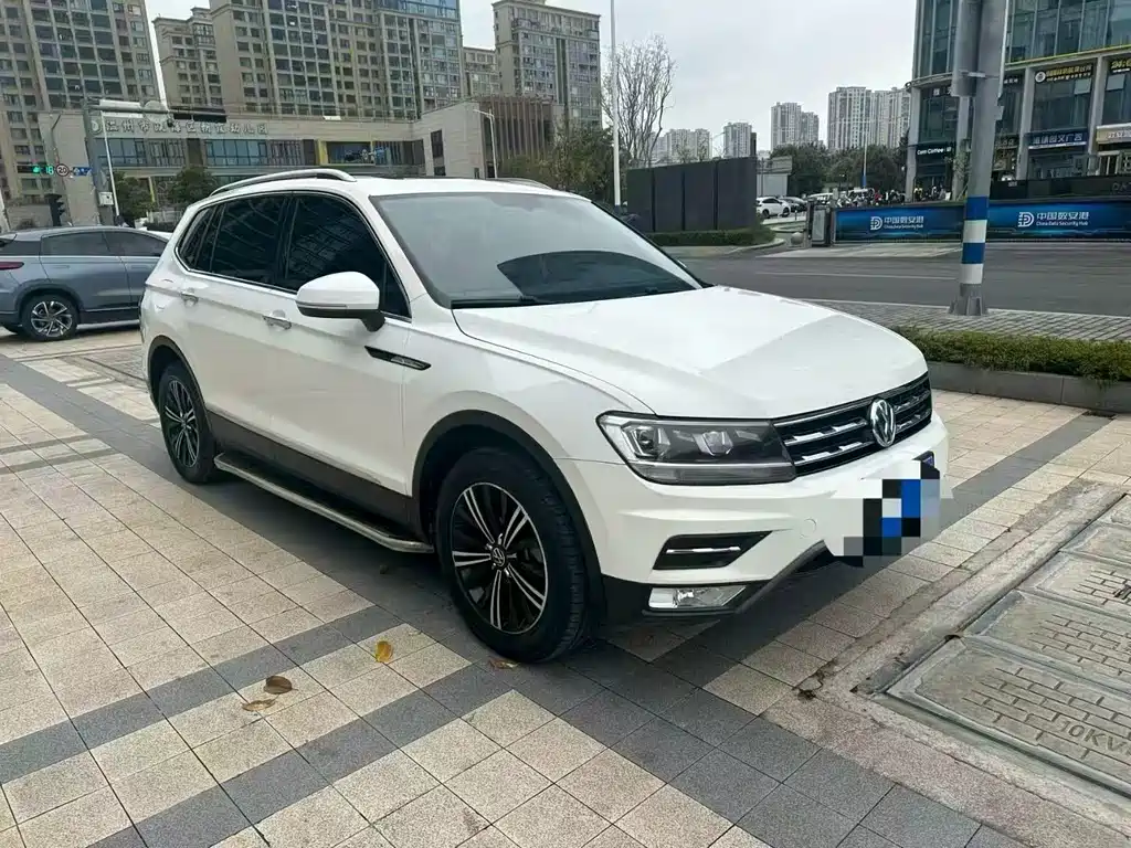 Volkswagen Tiguan L — фото 3