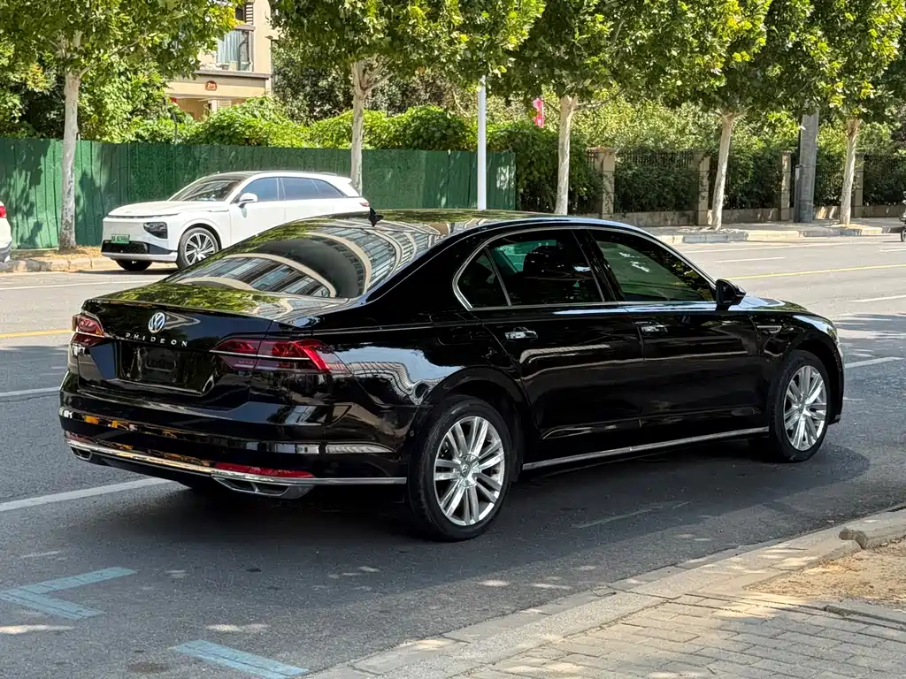 Volkswagen Phideon — фото 7