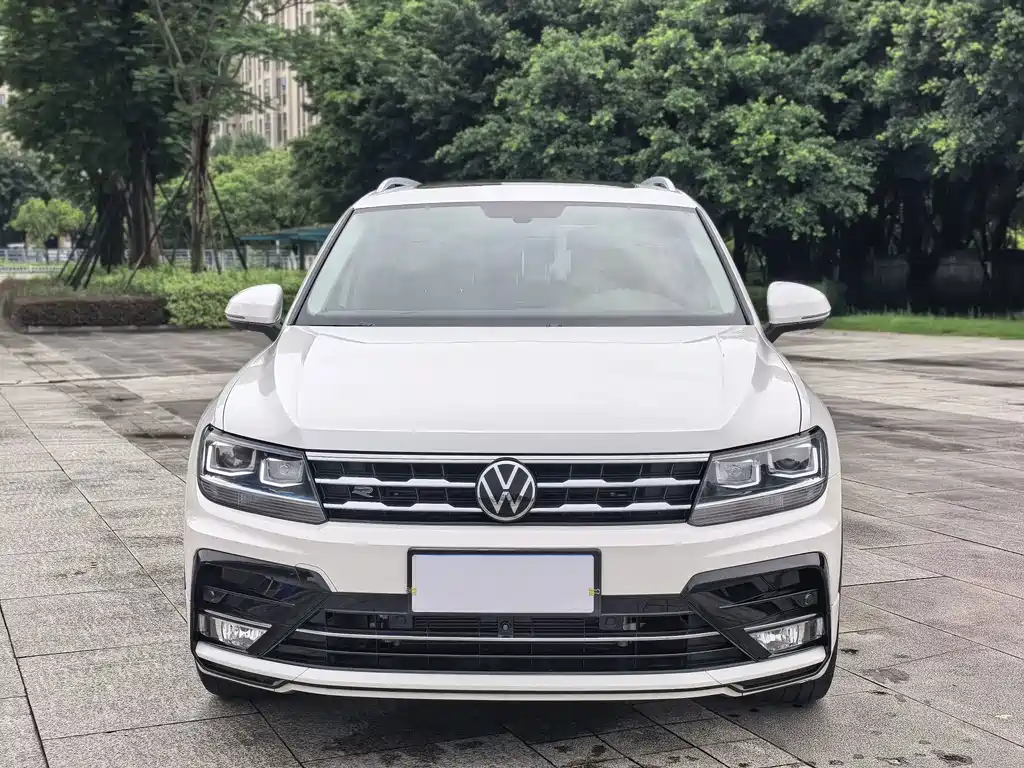 Volkswagen Tiguan L — фото 2