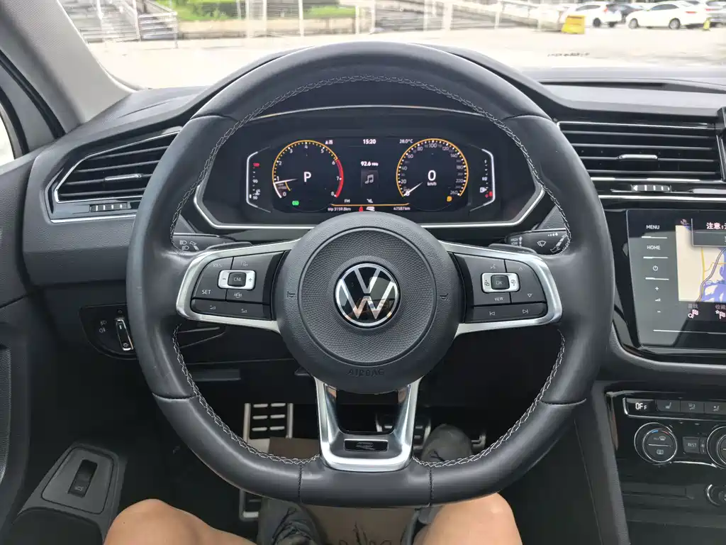 Volkswagen Tiguan L — фото 15