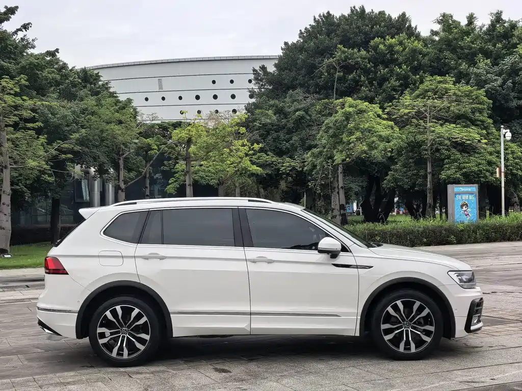 Volkswagen Tiguan L — фото 4