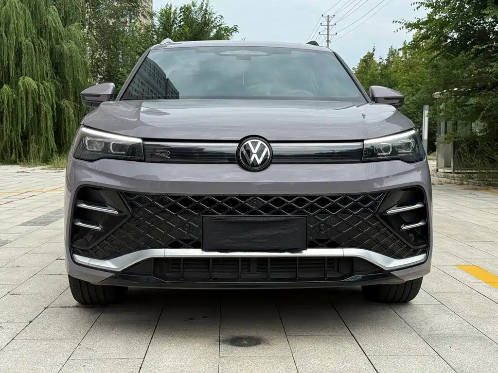 Volkswagen Tiguan L — фото 2