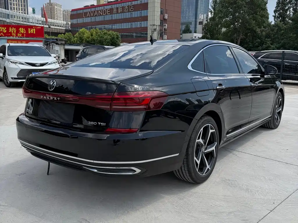 Volkswagen Passat — фото 11