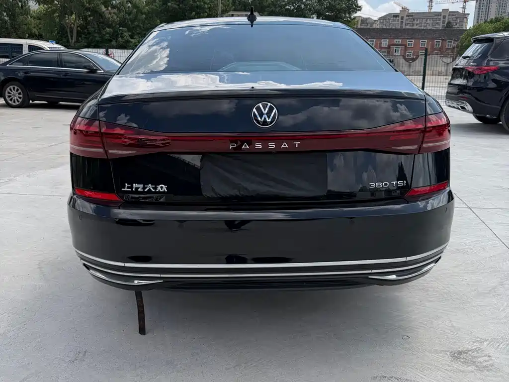 Volkswagen Passat — фото 15