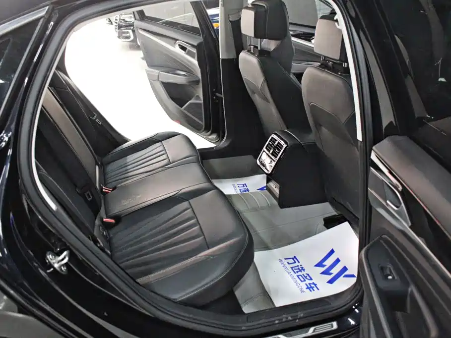 Volkswagen Passat — фото 11