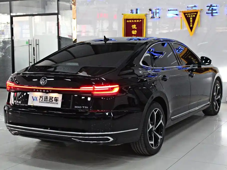 Volkswagen Passat — фото 14