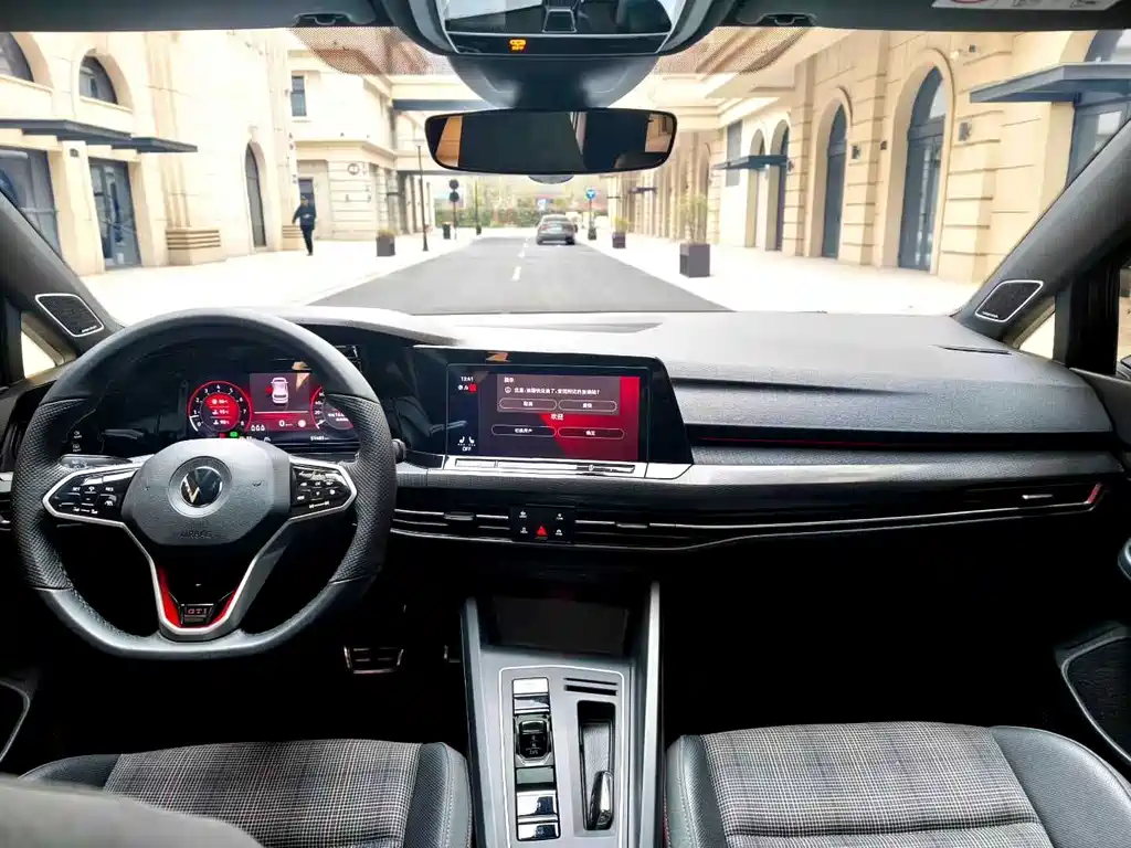 Volkswagen Golf GTI — фото 5