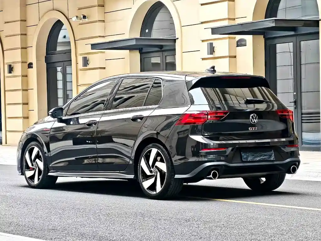 Volkswagen Golf GTI — фото 6