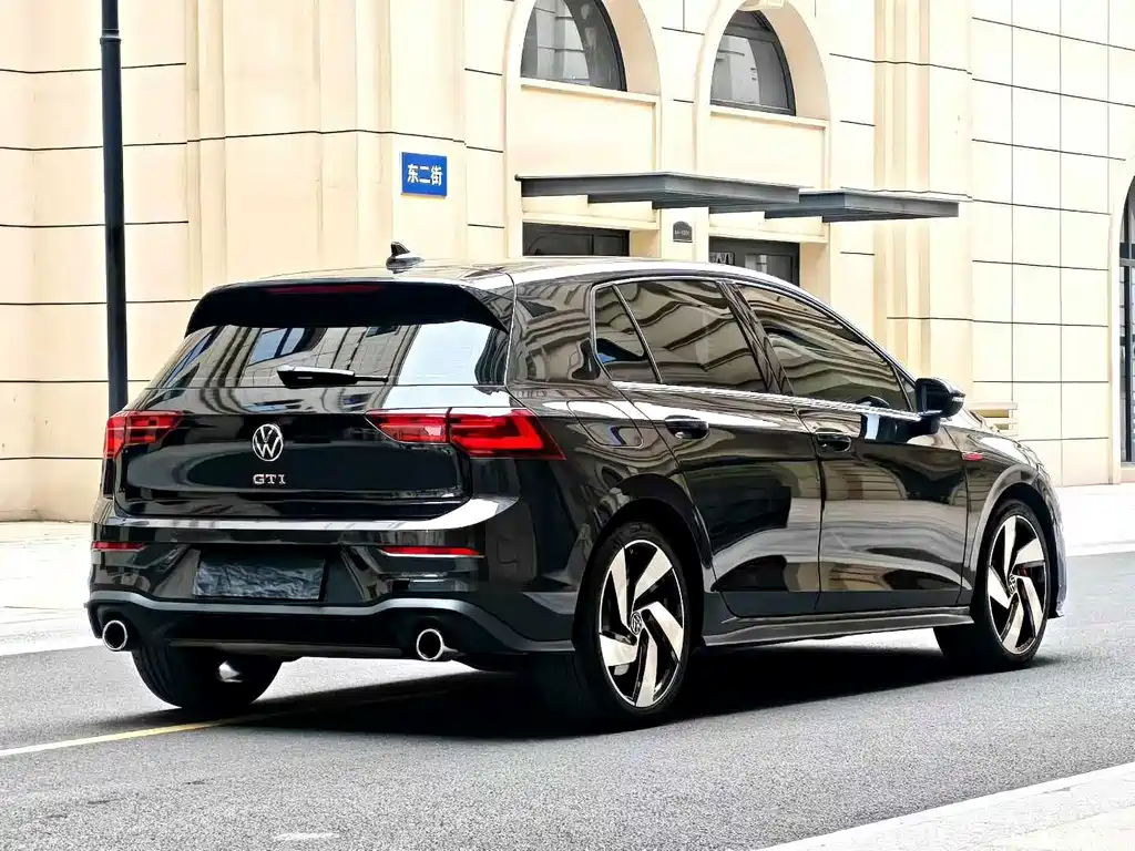 Volkswagen Golf GTI — фото 8