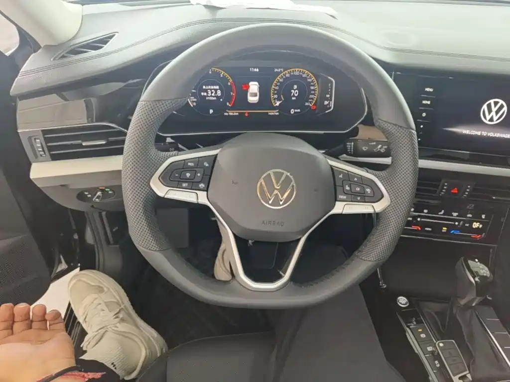 Volkswagen Passat — фото 11