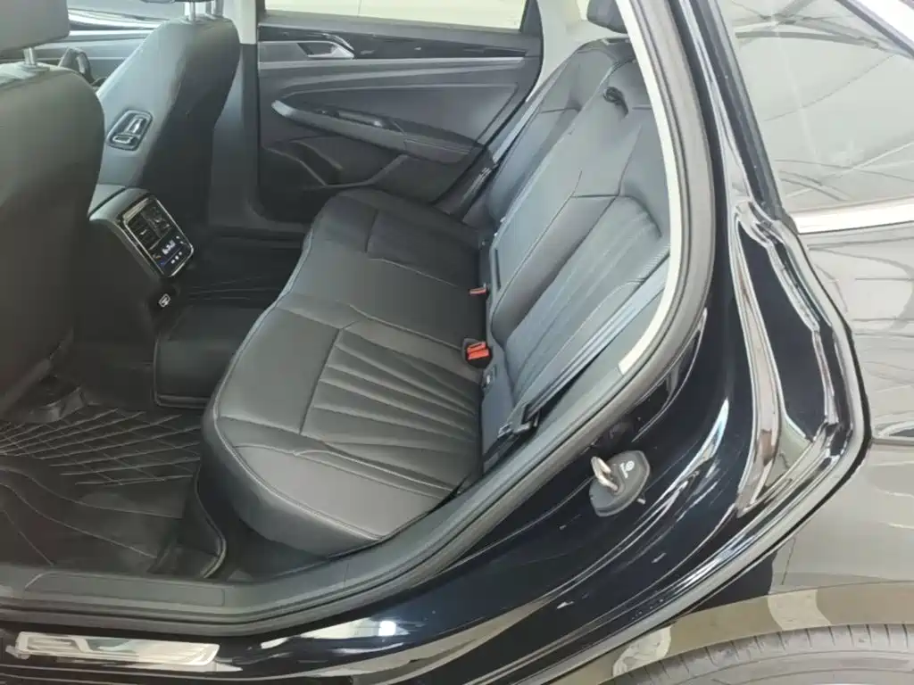 Volkswagen Passat — фото 17