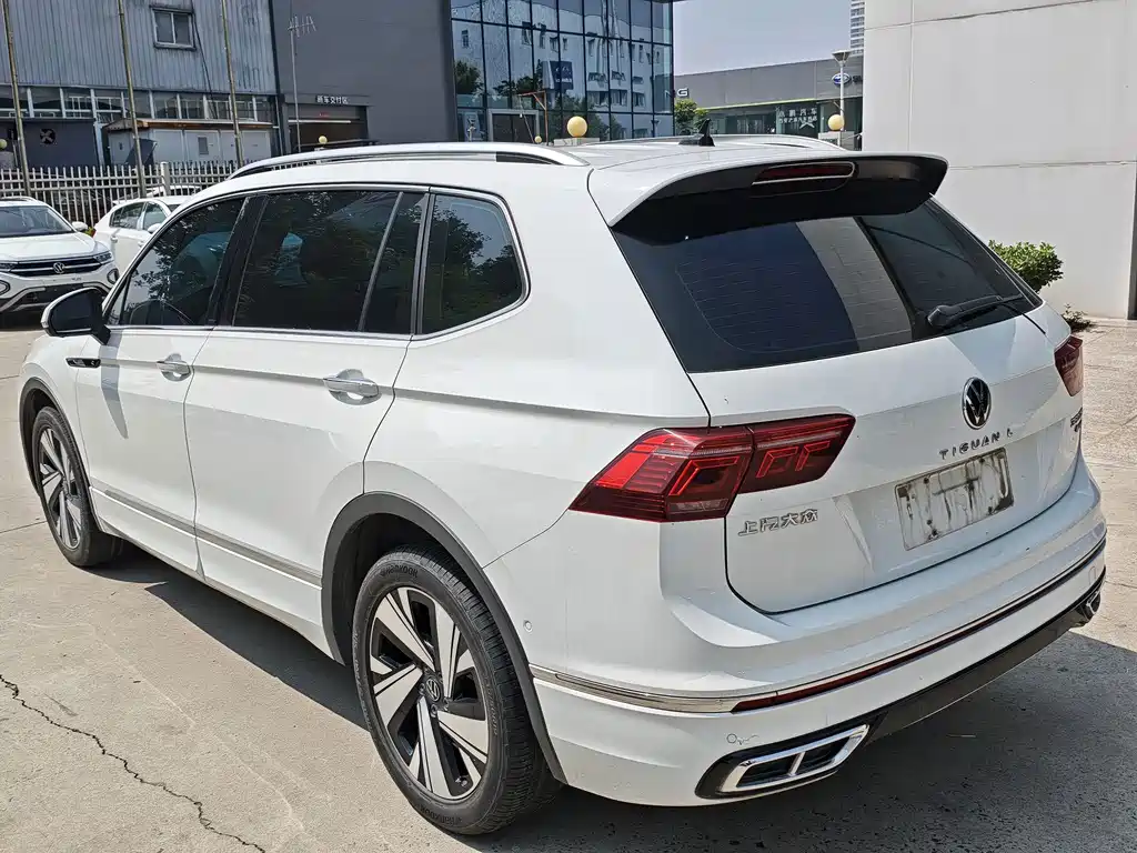Volkswagen Tiguan L — фото 4