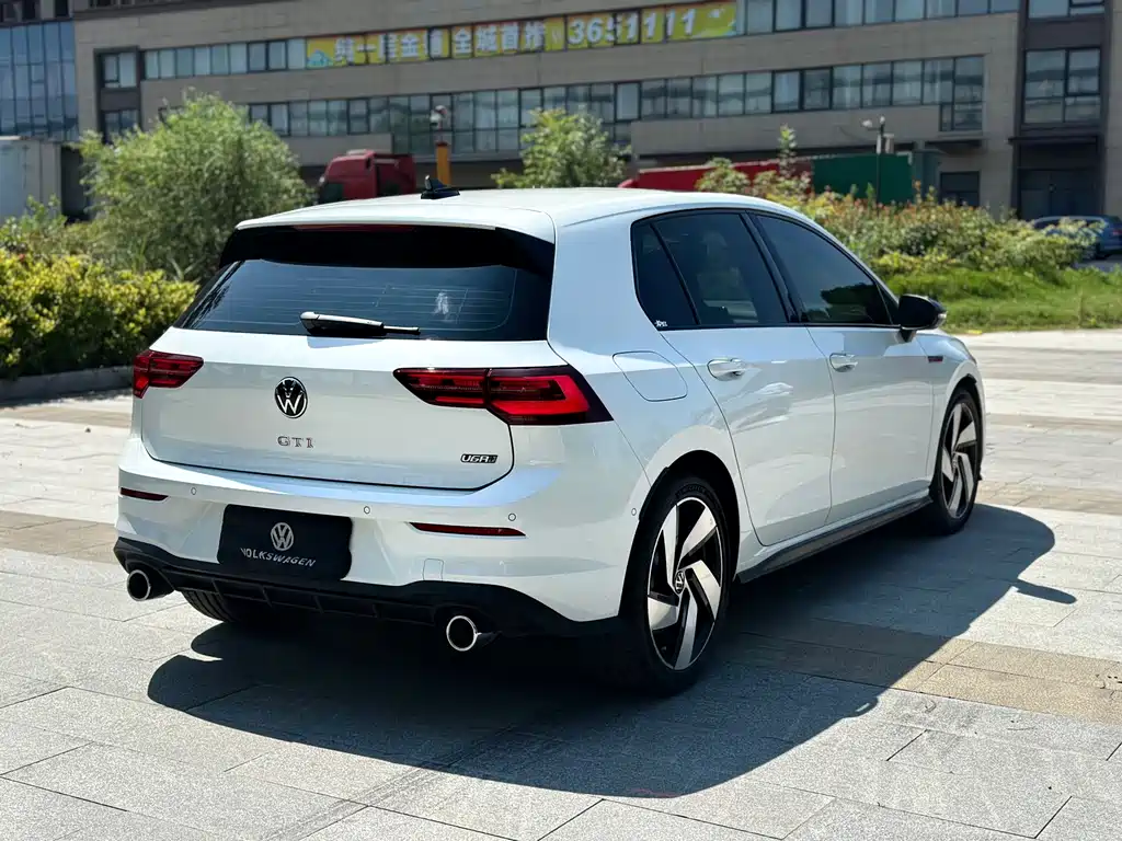 Volkswagen Golf GTI — фото 4
