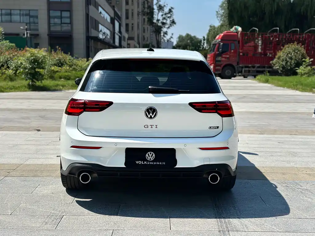 Volkswagen Golf GTI — фото 5