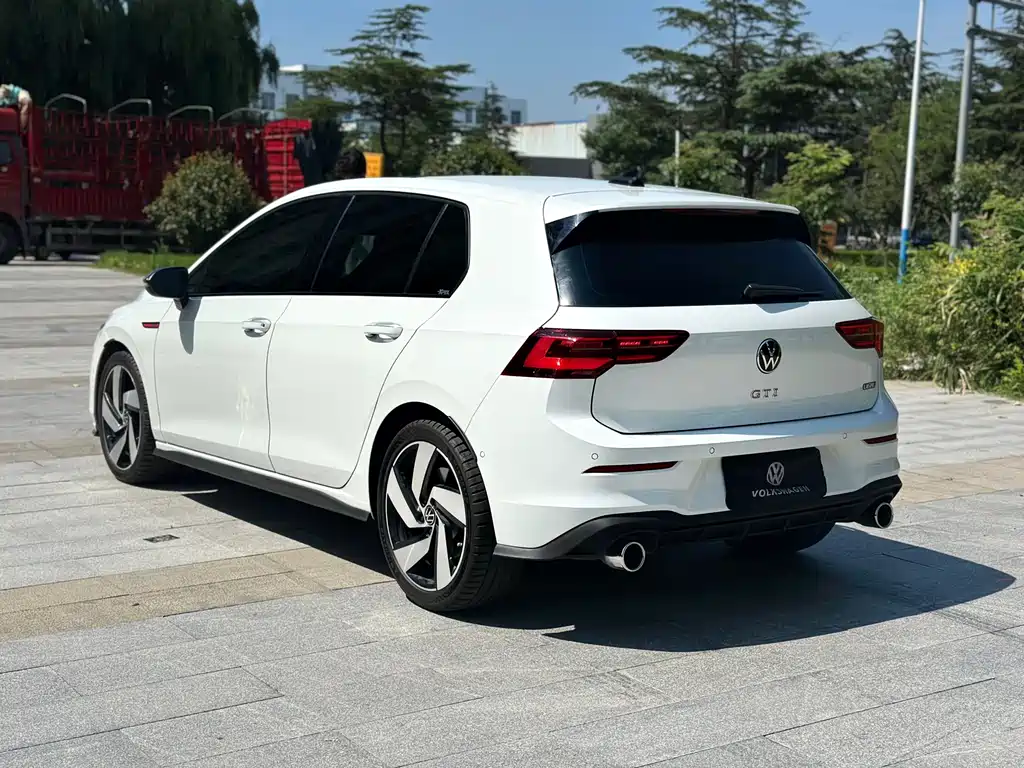 Volkswagen Golf GTI — фото 6