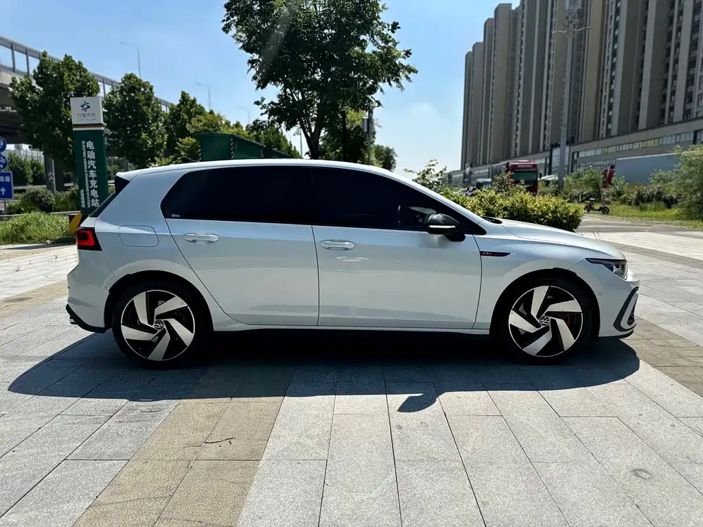 Volkswagen Golf GTI — фото 7