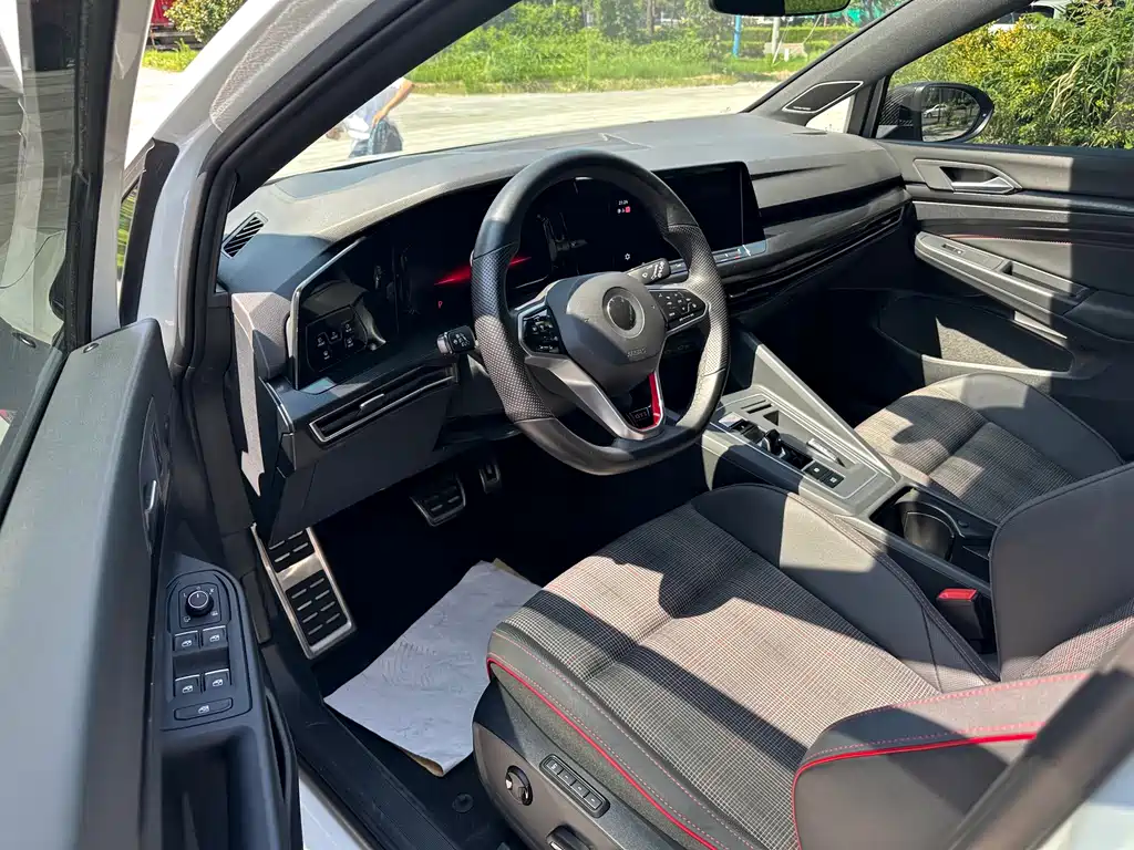 Volkswagen Golf GTI — фото 8