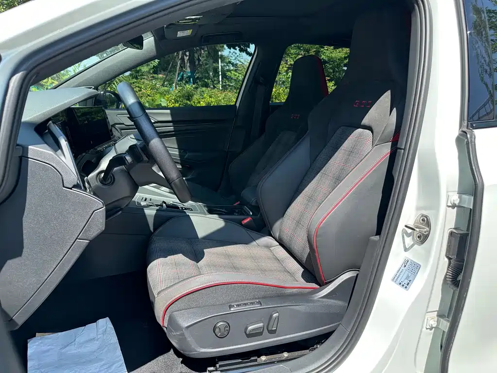 Volkswagen Golf GTI — фото 9