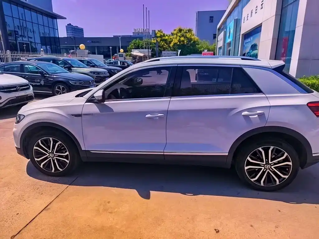 Volkswagen T-Roc — фото 8