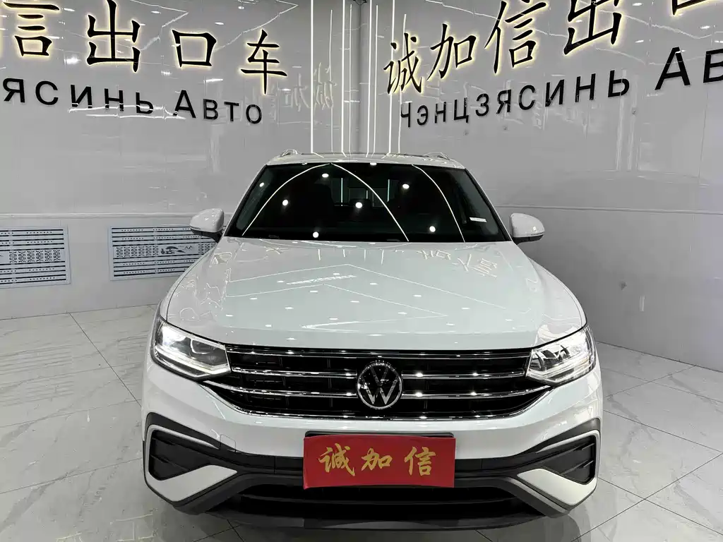 Volkswagen Tiguan L — фото 2