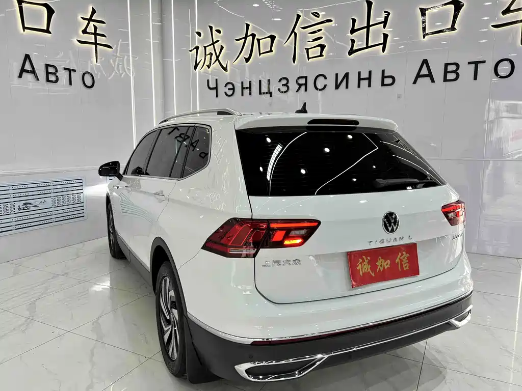 Volkswagen Tiguan L — фото 4