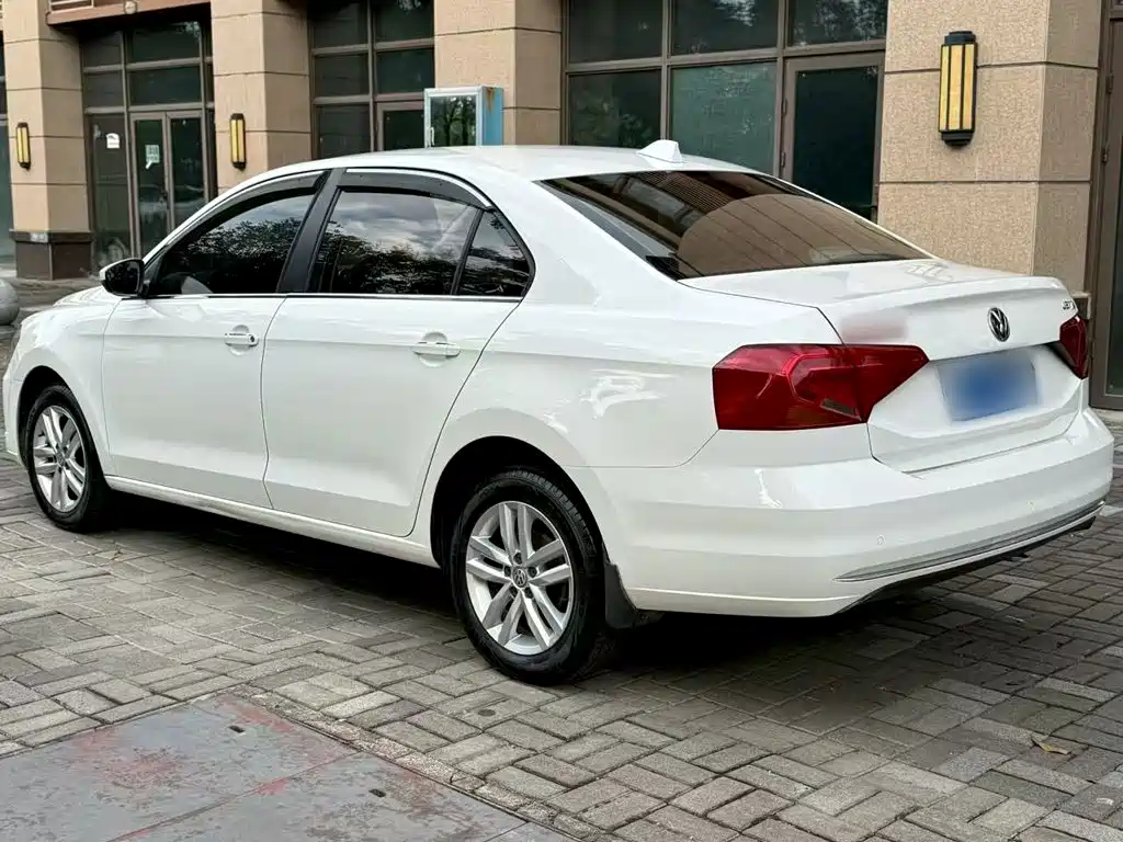 Volkswagen Jetta — фото 6