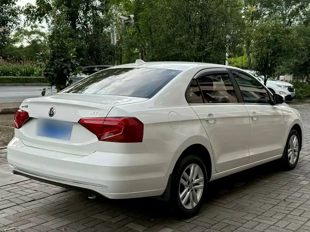 Volkswagen Jetta — фото 8