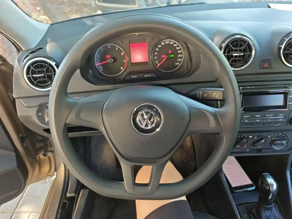 Volkswagen Jetta — фото 11