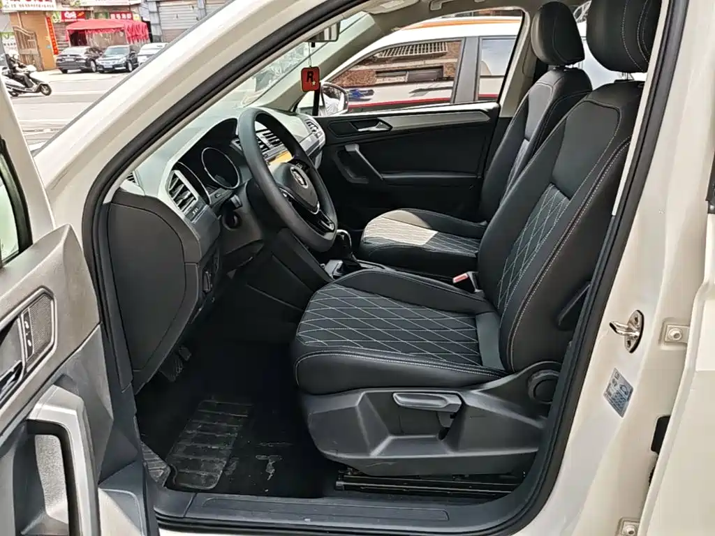 Volkswagen Tiguan L — фото 15