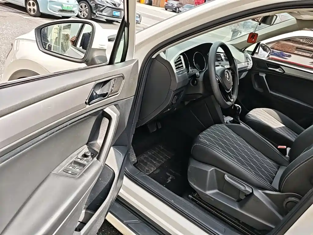 Volkswagen Tiguan L — фото 16