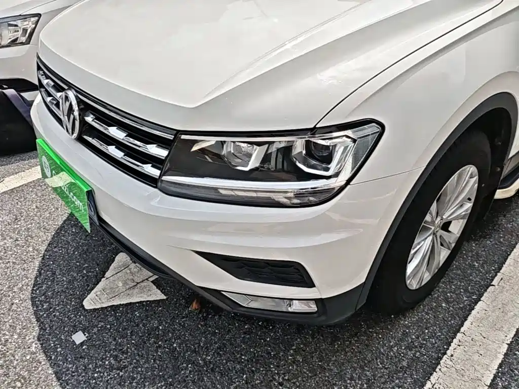 Volkswagen Tiguan L — фото 24