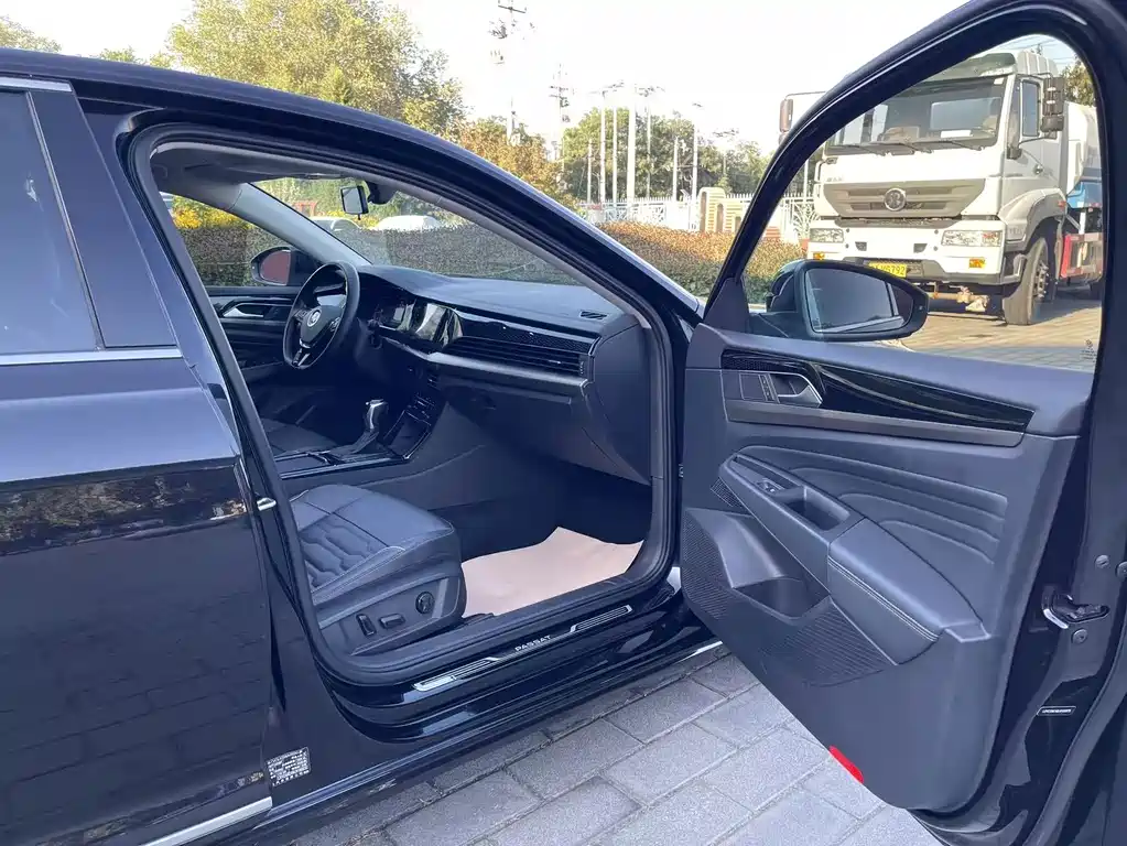 Volkswagen Passat — фото 13