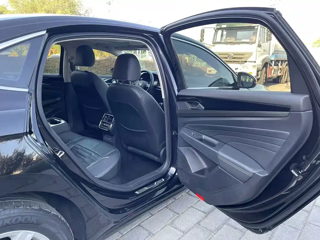 Volkswagen Passat — фото 14