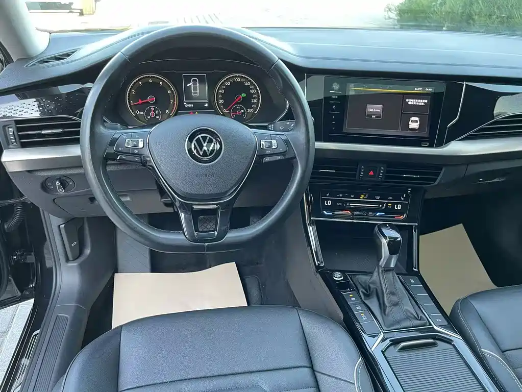 Volkswagen Passat — фото 18