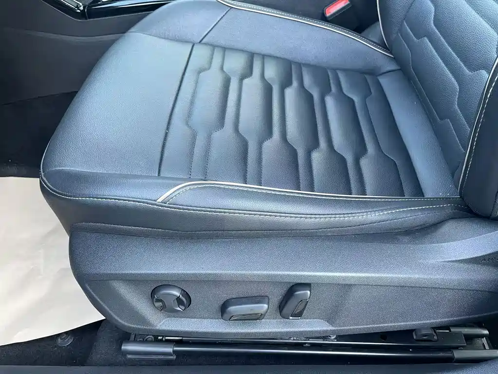 Volkswagen Passat — фото 19