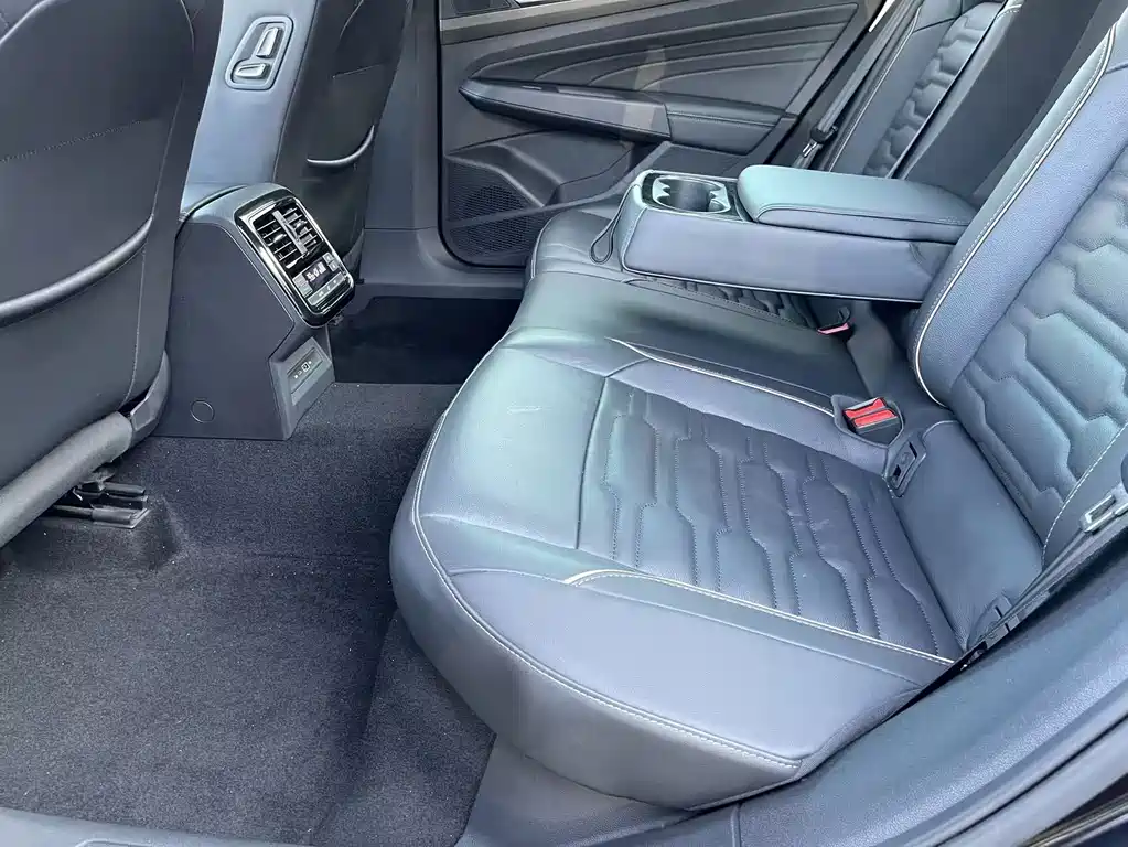 Volkswagen Passat — фото 20