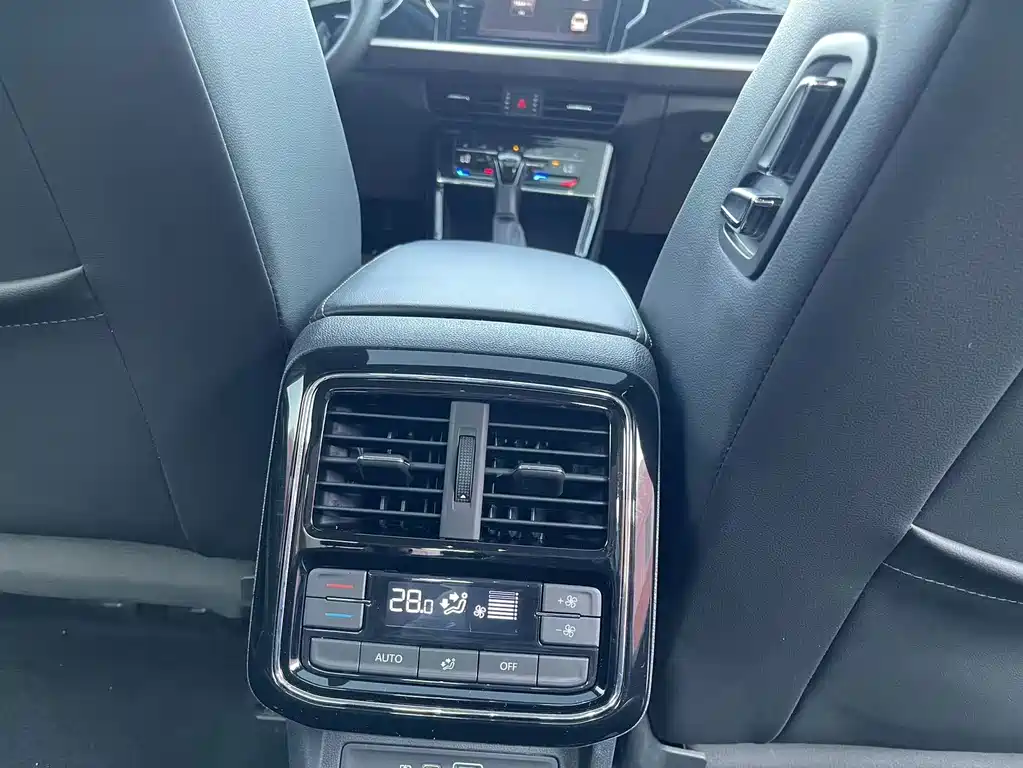 Volkswagen Passat — фото 21
