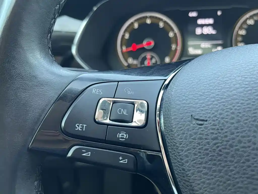 Volkswagen Passat — фото 24