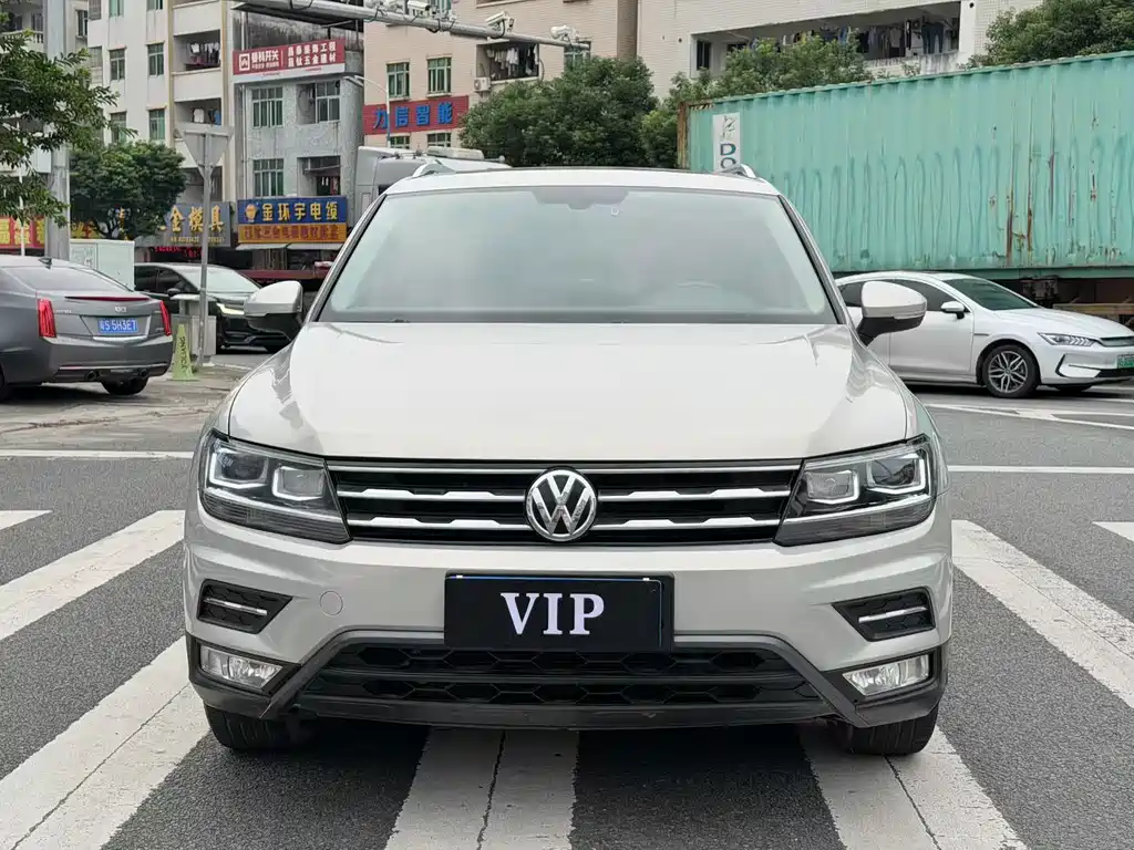 Volkswagen Tiguan L — фото 2