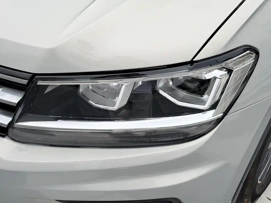 Volkswagen Tiguan L — фото 13