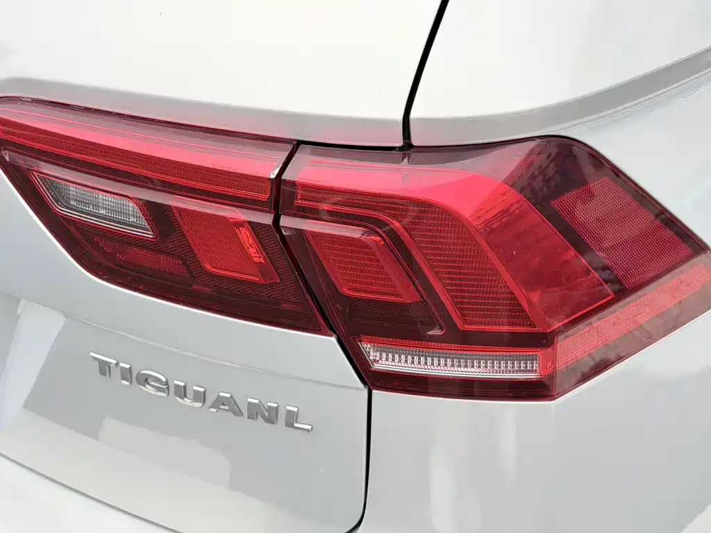 Volkswagen Tiguan L — фото 17
