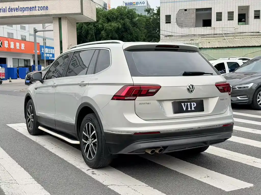Volkswagen Tiguan L — фото 18