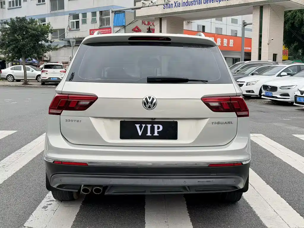 Volkswagen Tiguan L — фото 19