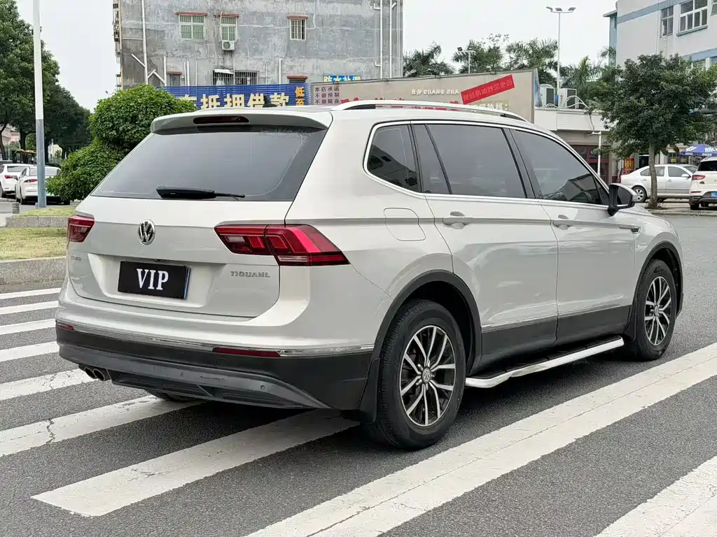 Volkswagen Tiguan L — фото 20