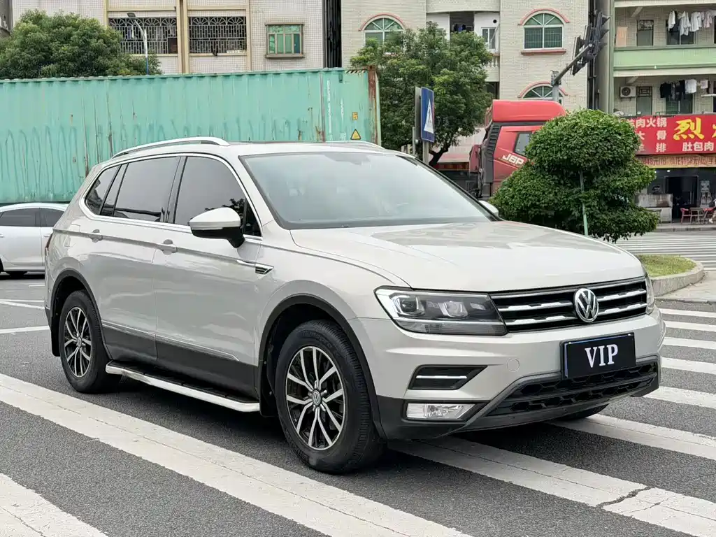 Volkswagen Tiguan L — фото 3