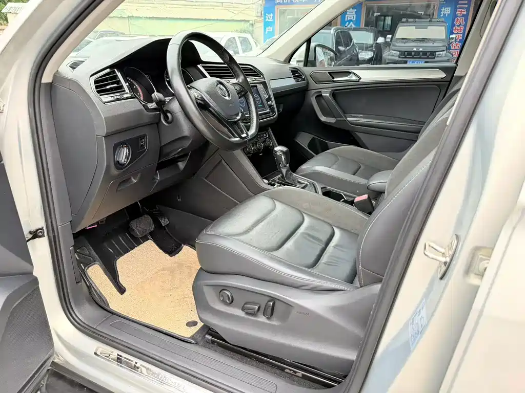 Volkswagen Tiguan L — фото 4