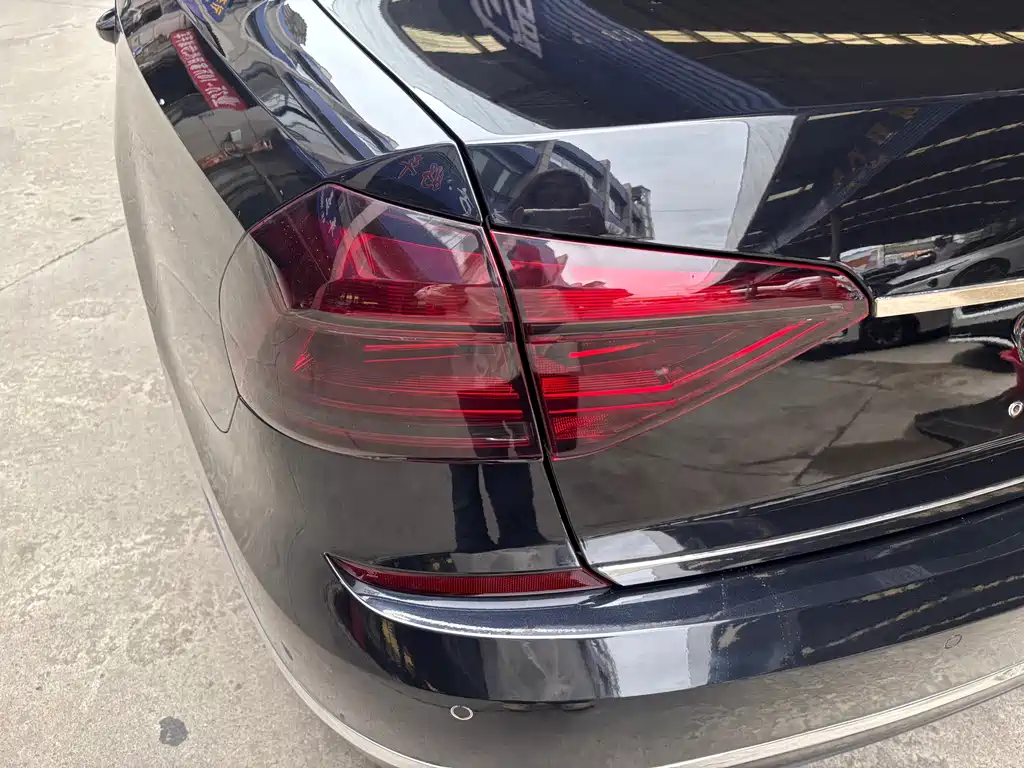 Volkswagen Passat — фото 14