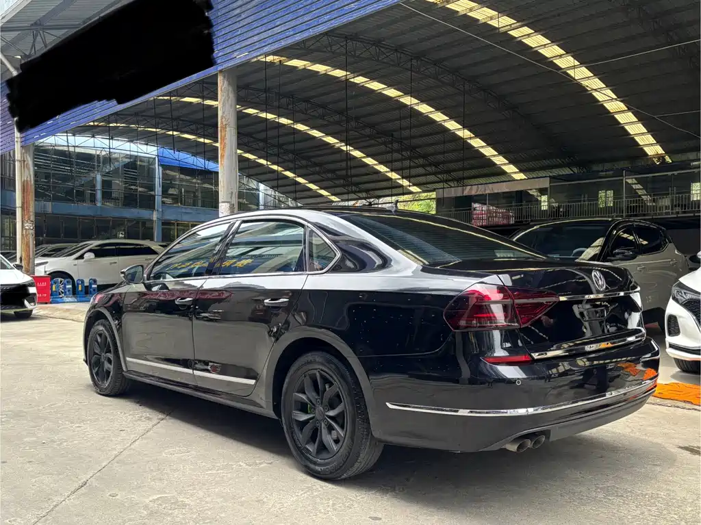 Volkswagen Passat — фото 15
